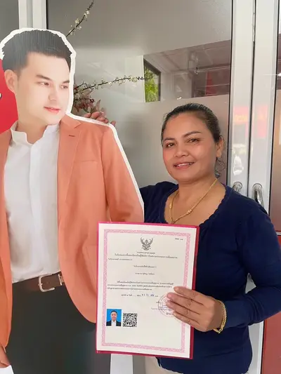 A graduate of Michael Thai Massage School holding their SorPorSor.14 practitioner registration, photo 4